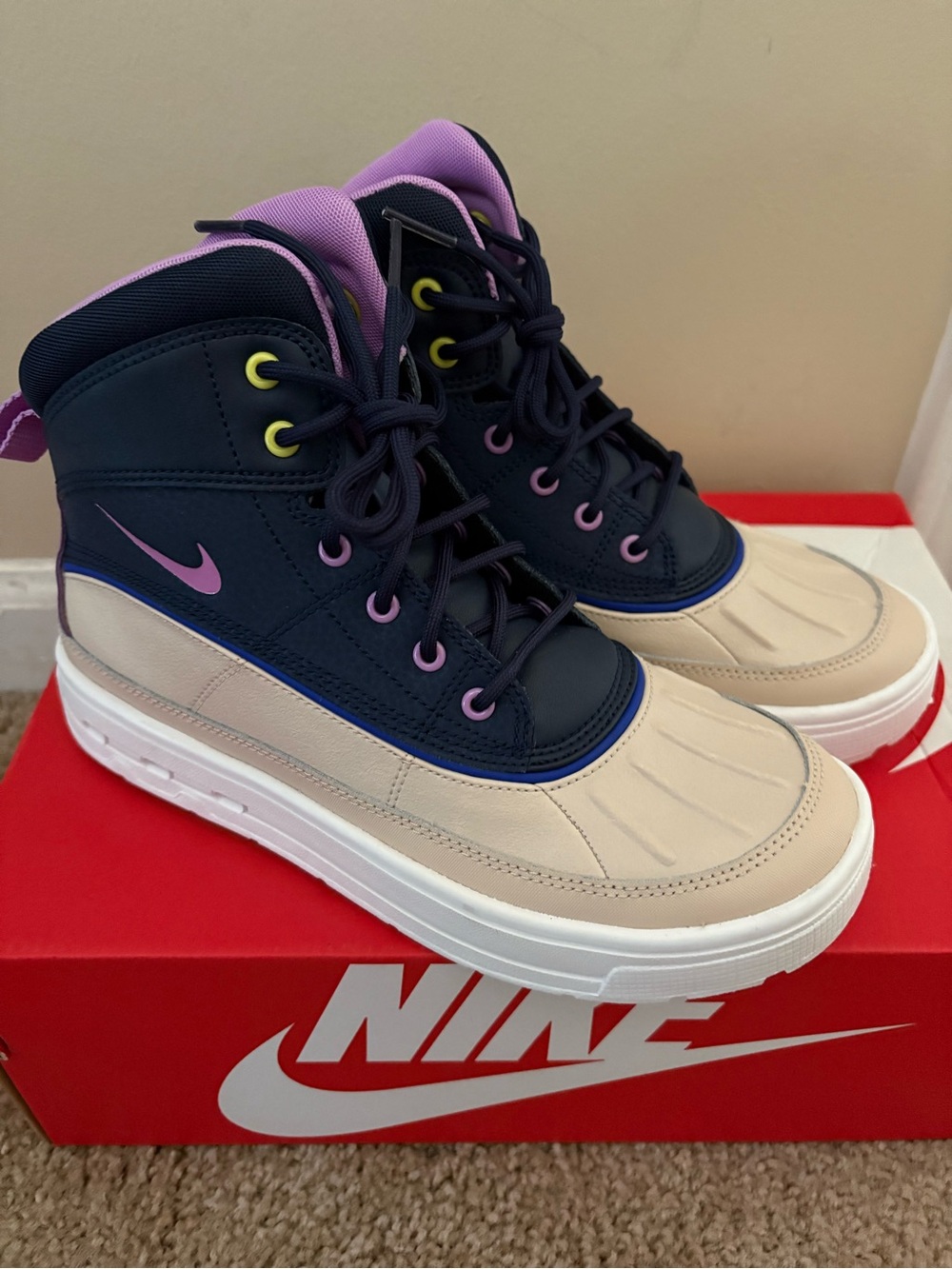 Nike Woodside 2 Kids Navy, Pink and Beige High Sneakers SZ, 5Y New Girls